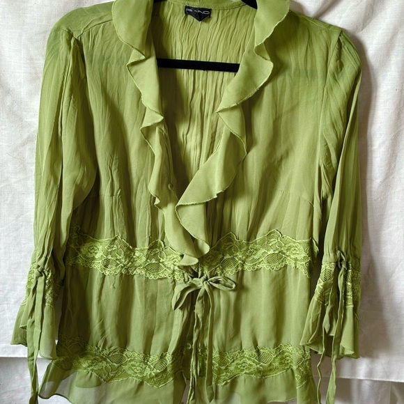 Tops - Witchy green ruffled flowy blouse